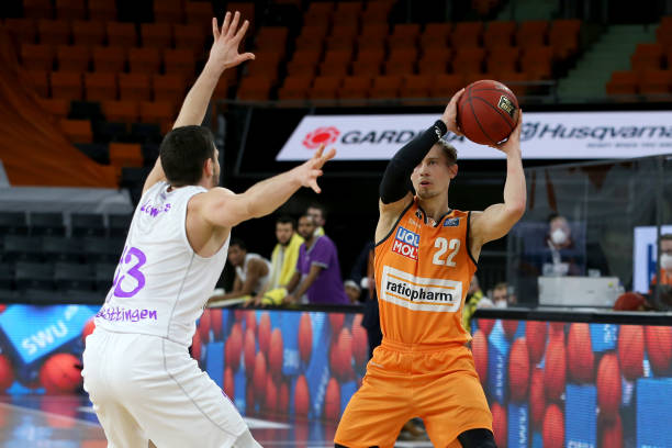 与对手的互 与对手的互